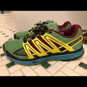Salomon tennis shoes only worn a few times